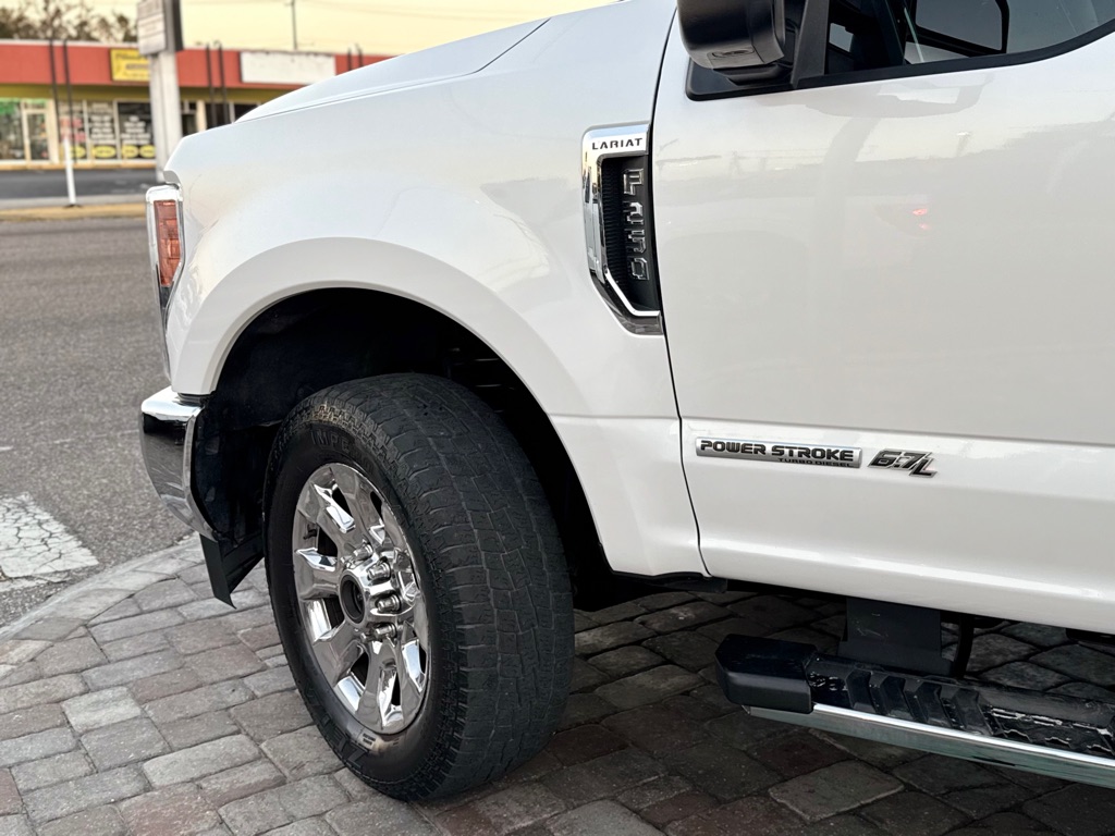 Photo 11 of this FORD F250 LARIAT