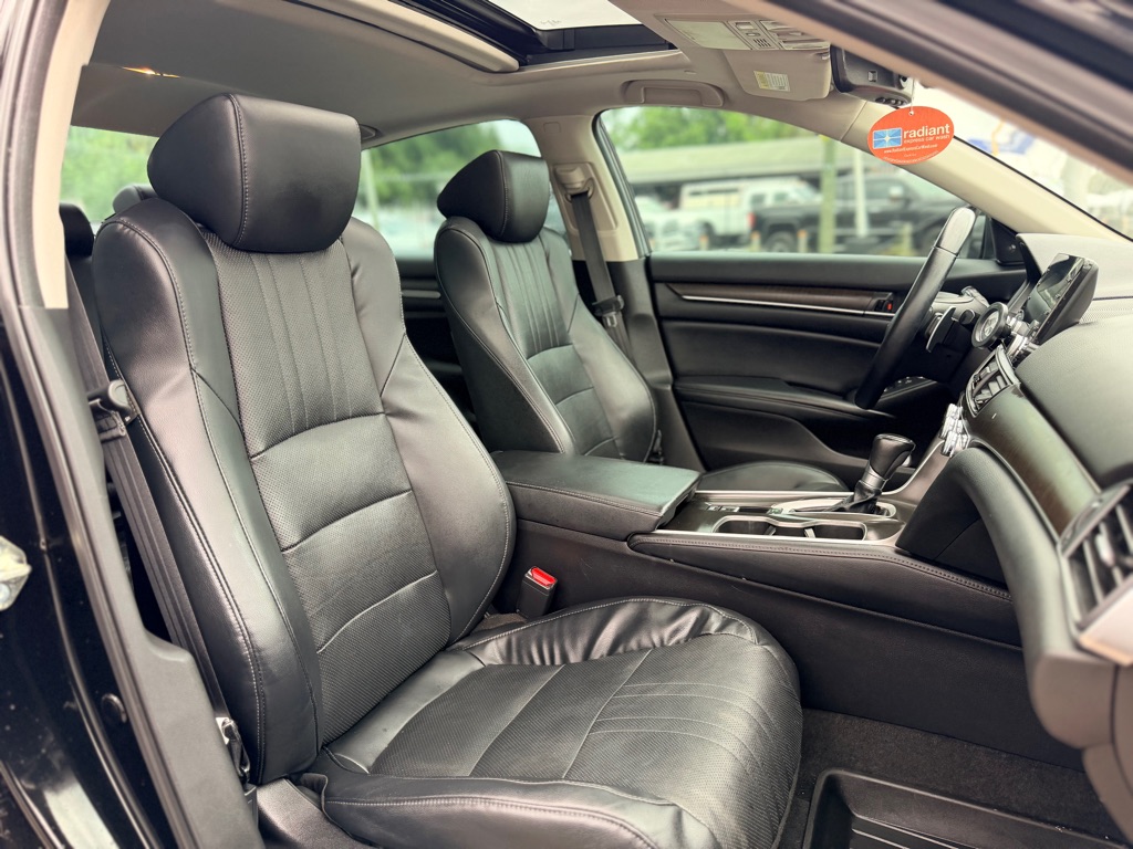 Photo 17 of this HONDA ACCORD
