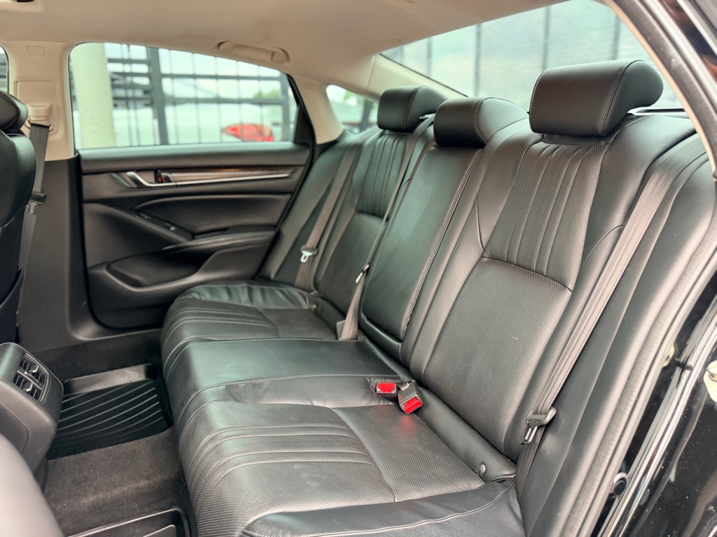 Photo 18 of this HONDA ACCORD