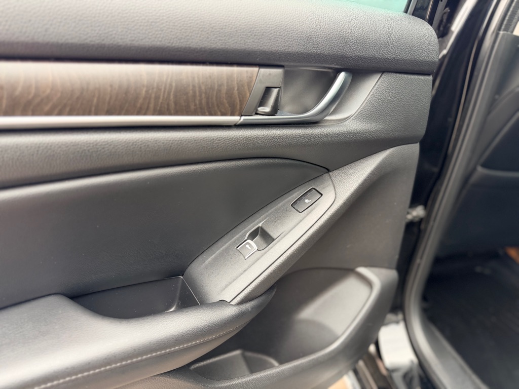 Photo 19 of this HONDA ACCORD