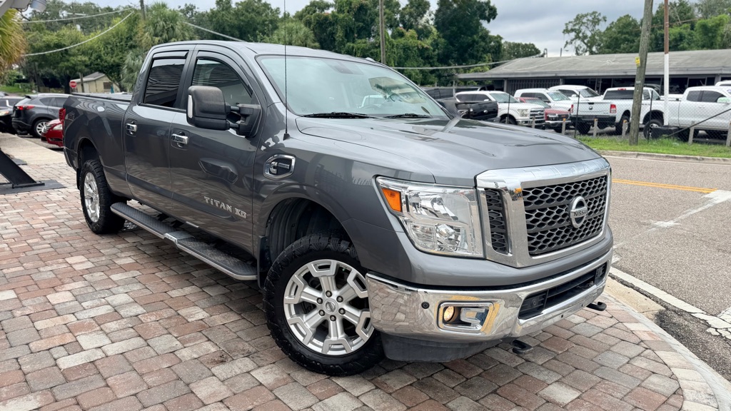 Photo 7 of this NISSAN TITAN XD