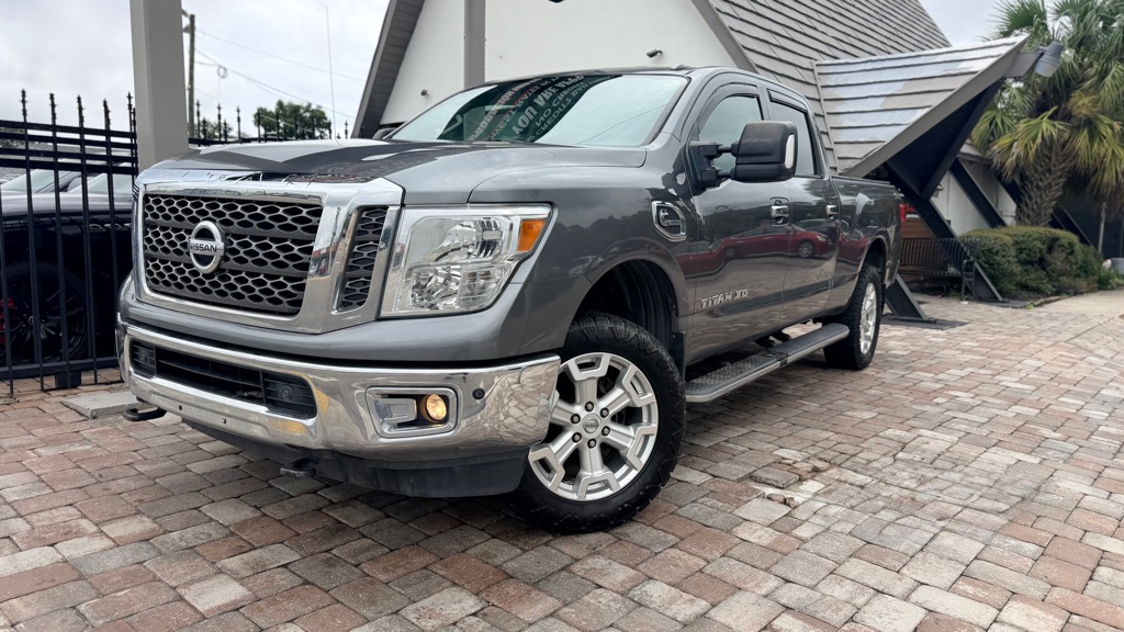 Photo 4 of this NISSAN TITAN XD