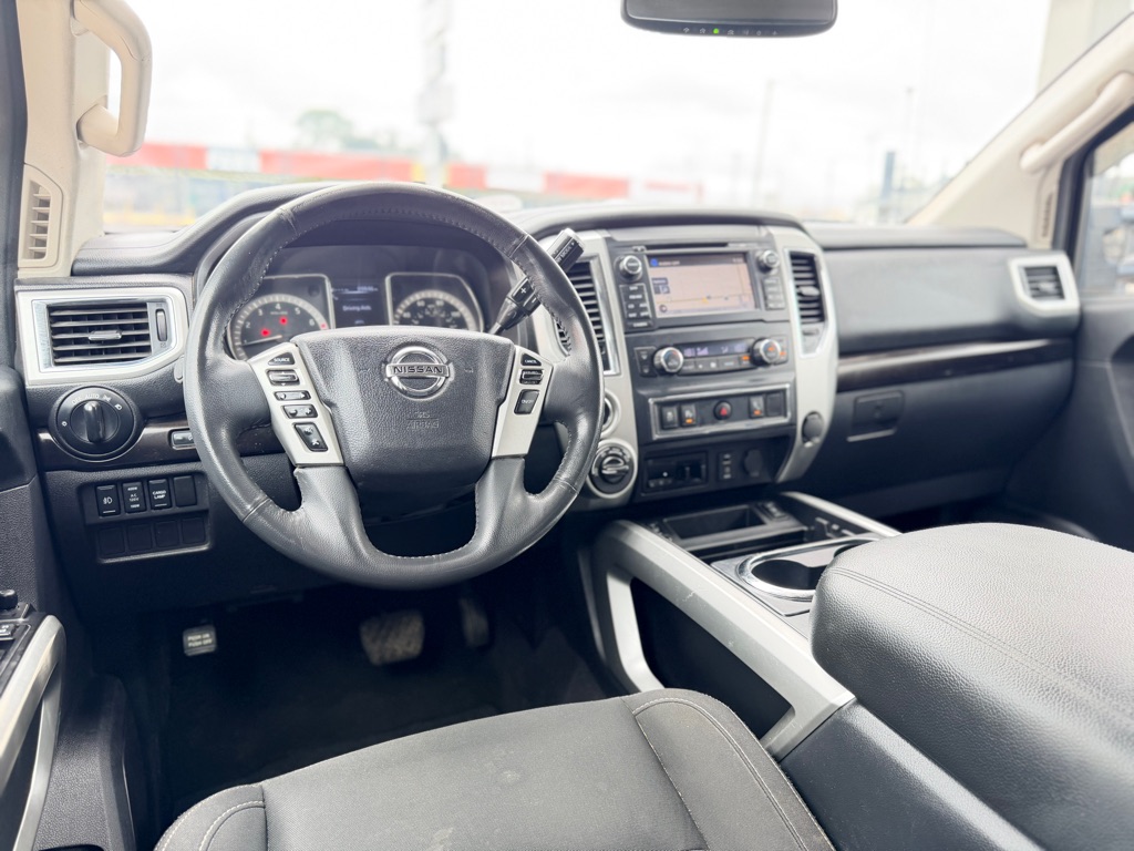 Photo 23 of this NISSAN TITAN XD