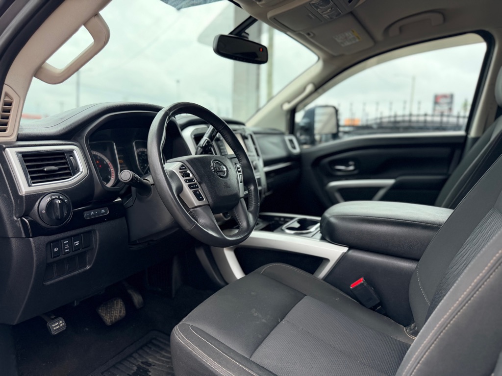 Photo 15 of this NISSAN TITAN XD