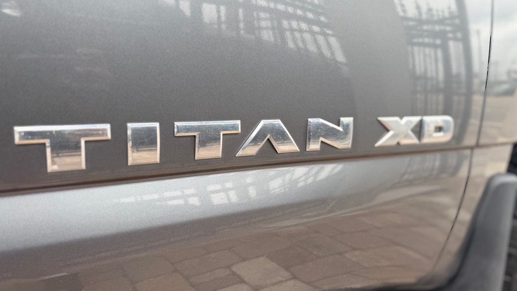 Photo 13 of this NISSAN TITAN XD