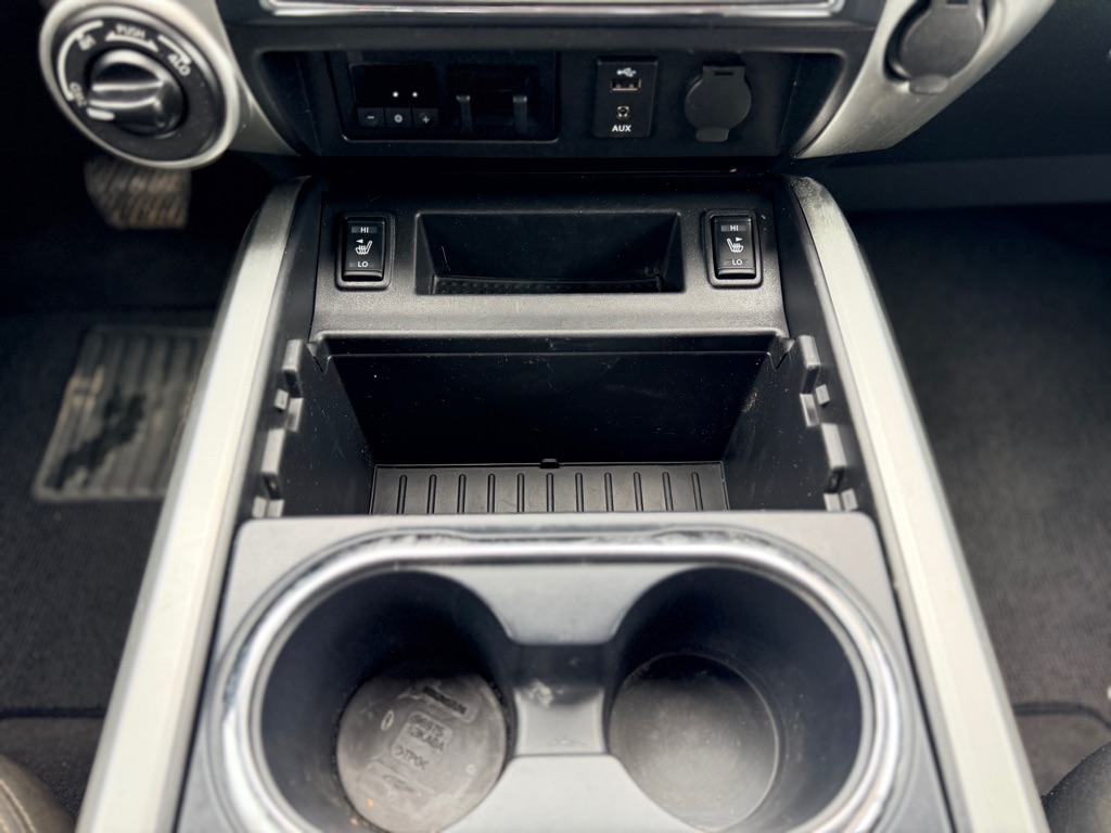 Photo 26 of this NISSAN TITAN XD