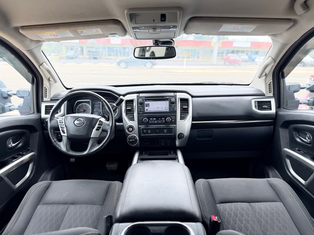 Photo 22 of this NISSAN TITAN XD