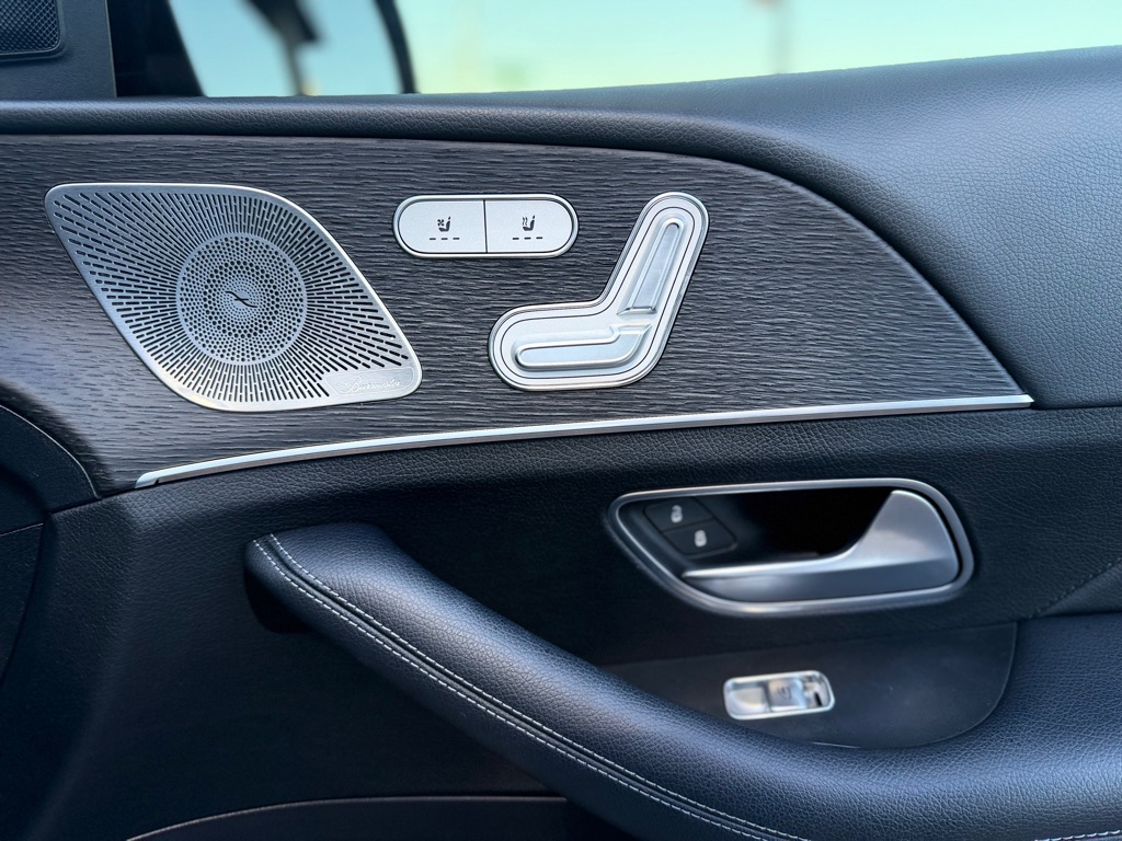 Photo 37 of this MERCEDES-BENZ GLE