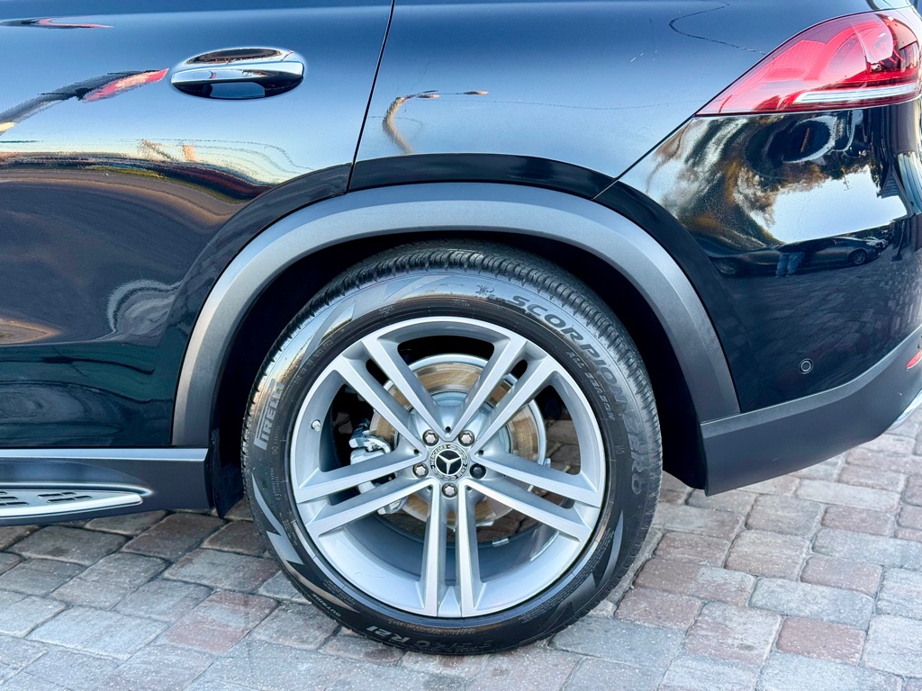 Photo 30 of this MERCEDES-BENZ GLE