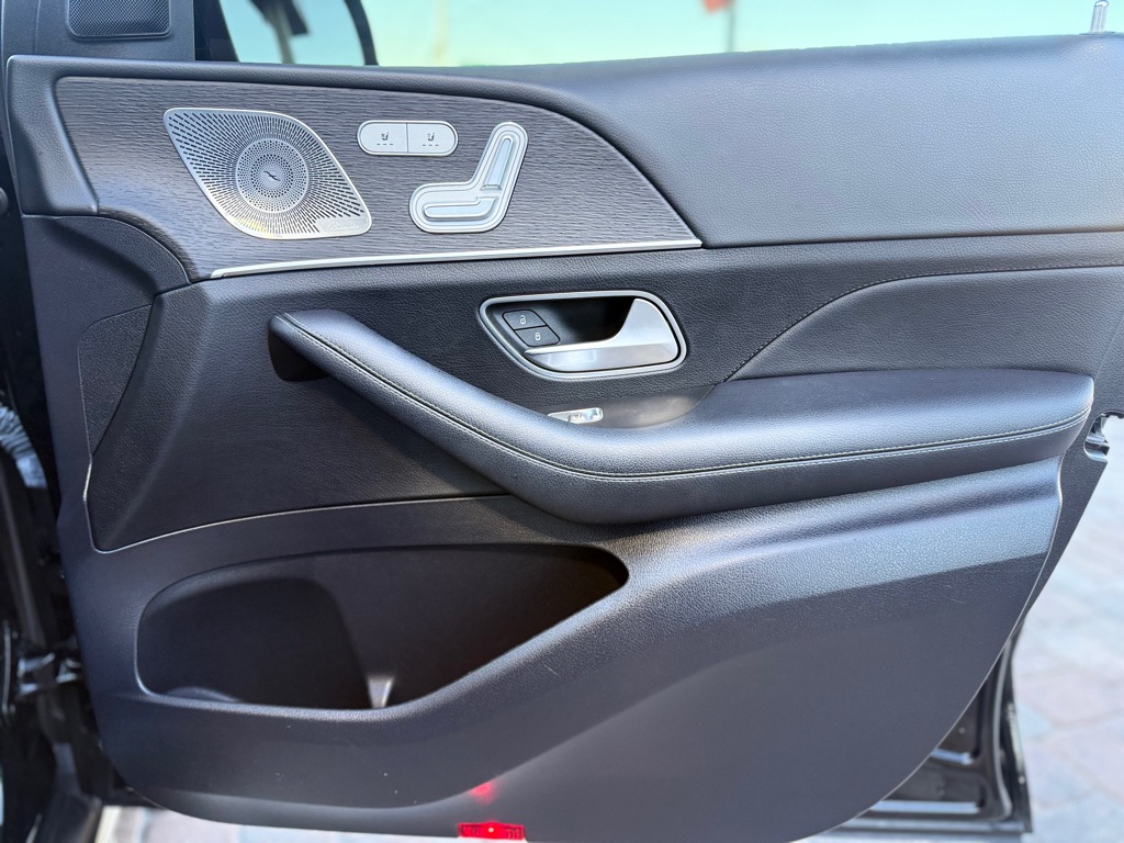Photo 36 of this MERCEDES-BENZ GLE