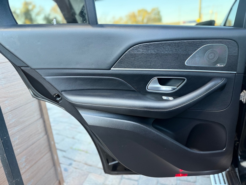 Photo 33 of this MERCEDES-BENZ GLE