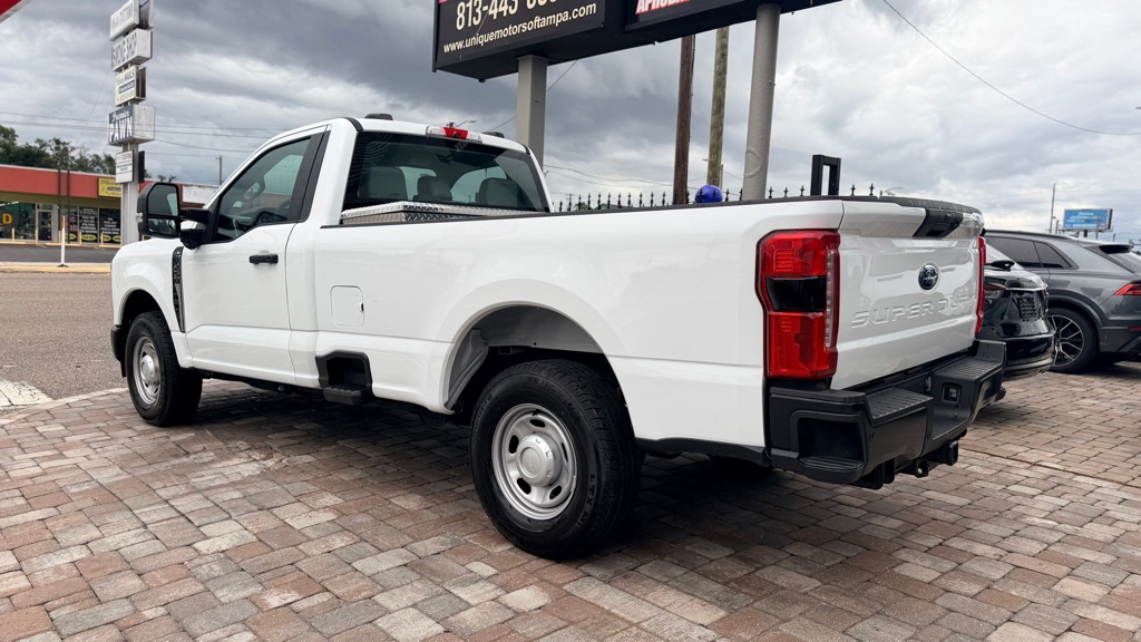 Photo 7 of this FORD F250