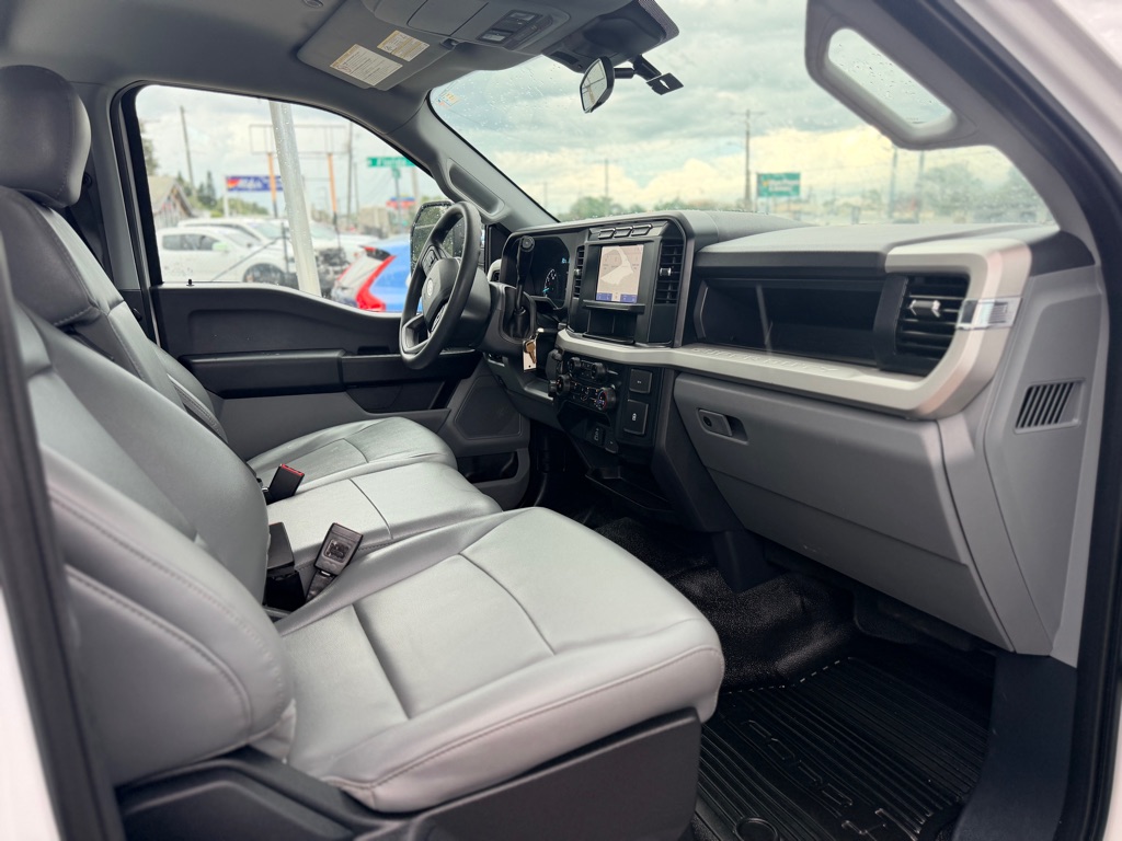 Photo 17 of this FORD F250