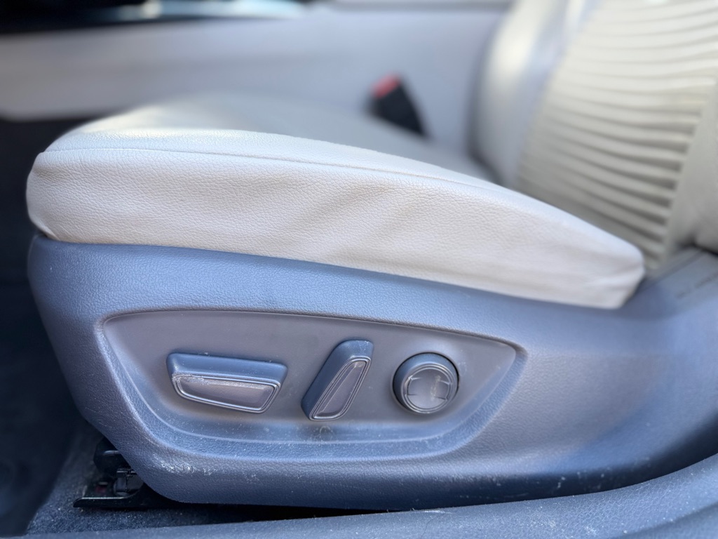 Photo 18 of this TOYOTA CAMRY