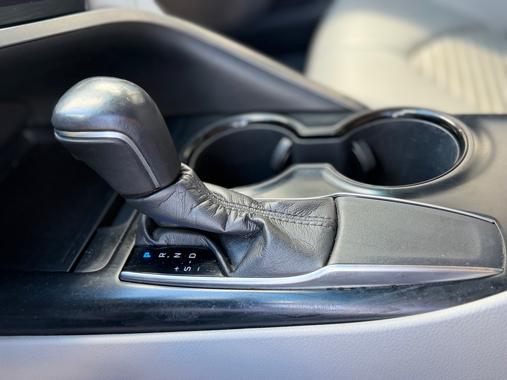 Photo 14 of this TOYOTA CAMRY