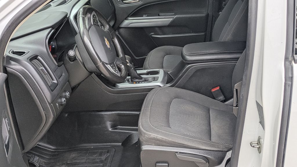 Photo 18 of this CHEVROLET COLORADO