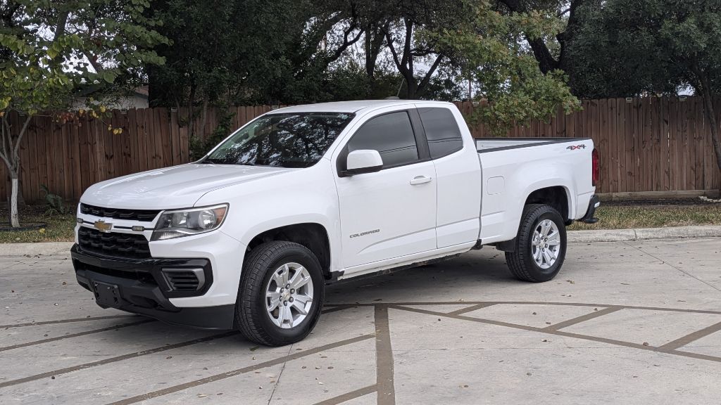Photo 3 of this CHEVROLET COLORADO