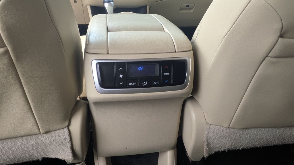 Photo 11 of this TOYOTA HIGHLANDER