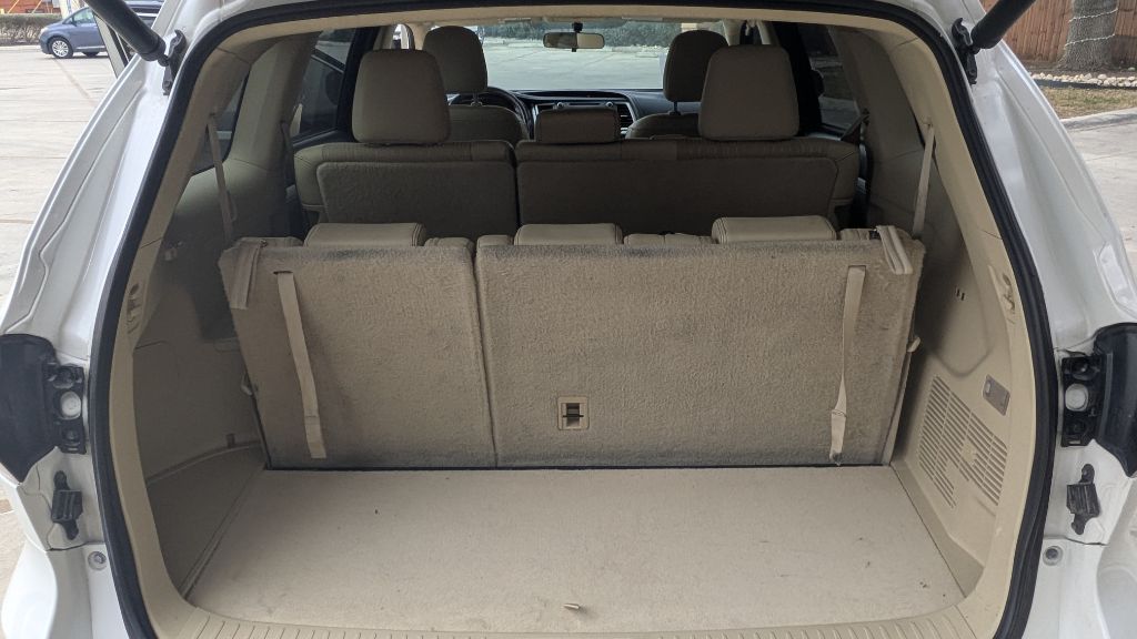 Photo 12 of this TOYOTA HIGHLANDER