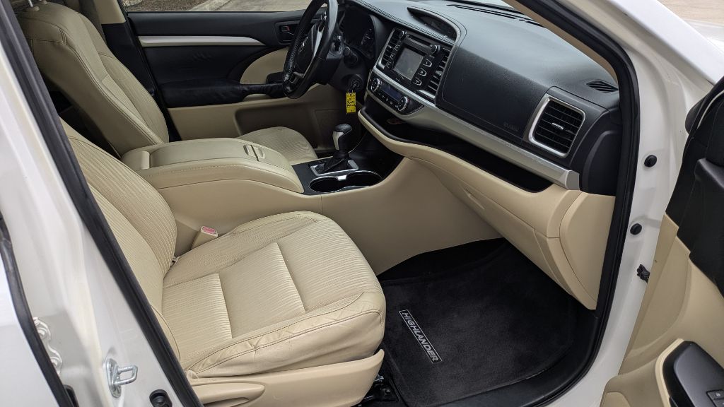 Photo 22 of this TOYOTA HIGHLANDER