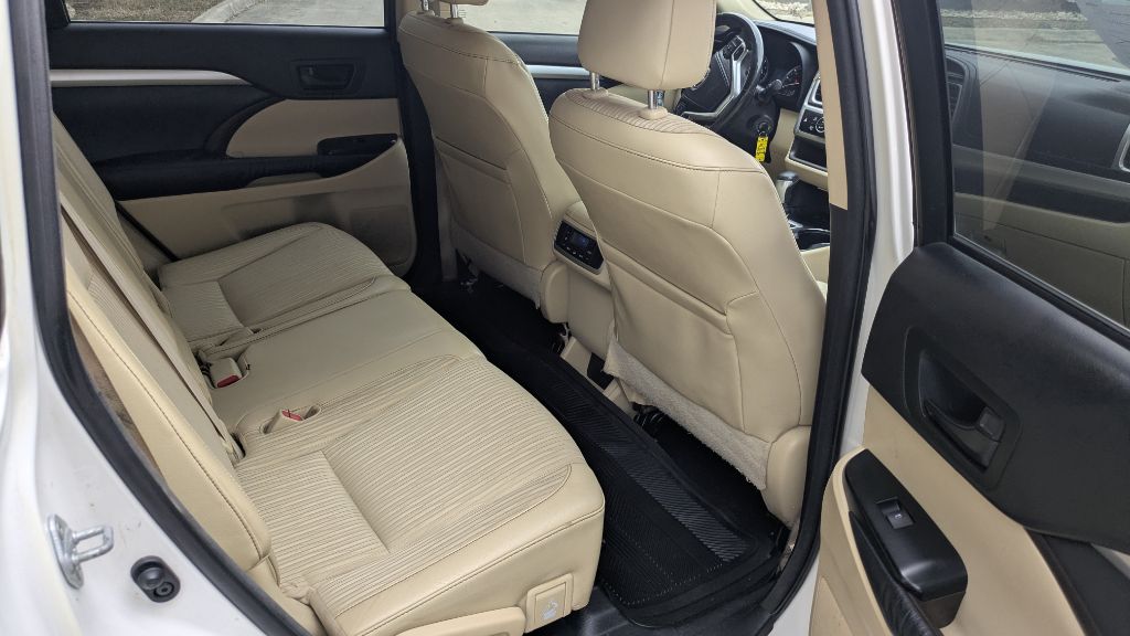 Photo 23 of this TOYOTA HIGHLANDER