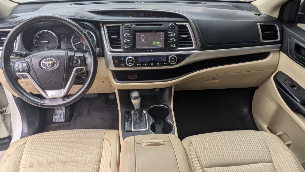 Photo 10 of this TOYOTA HIGHLANDER