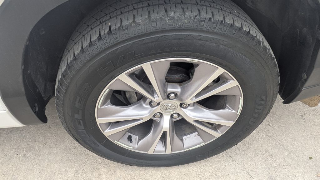 Photo 6 of this TOYOTA HIGHLANDER