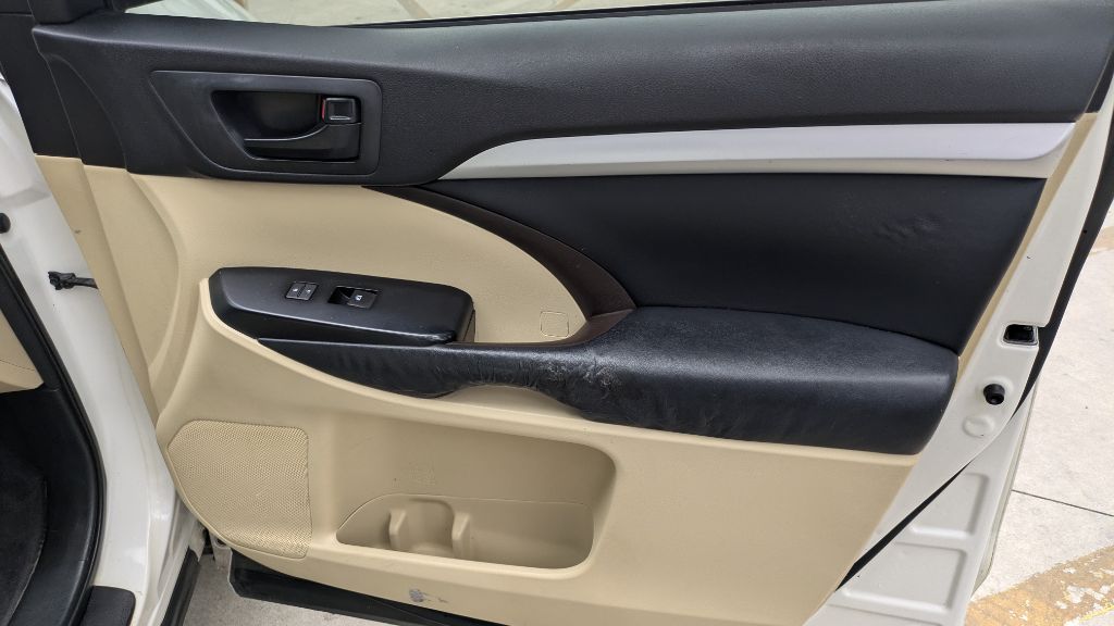 Photo 24 of this TOYOTA HIGHLANDER