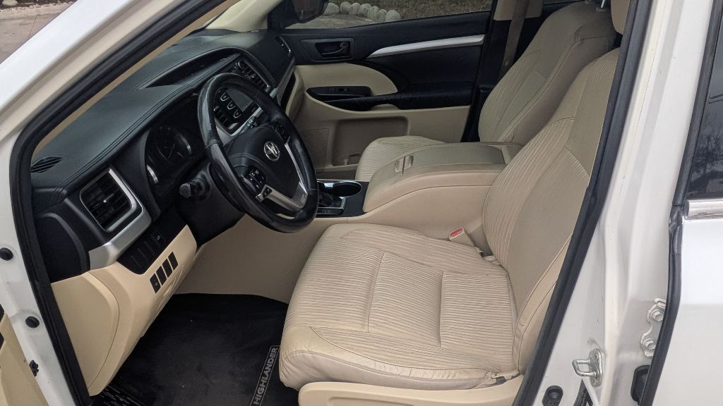 Photo 5 of this TOYOTA HIGHLANDER