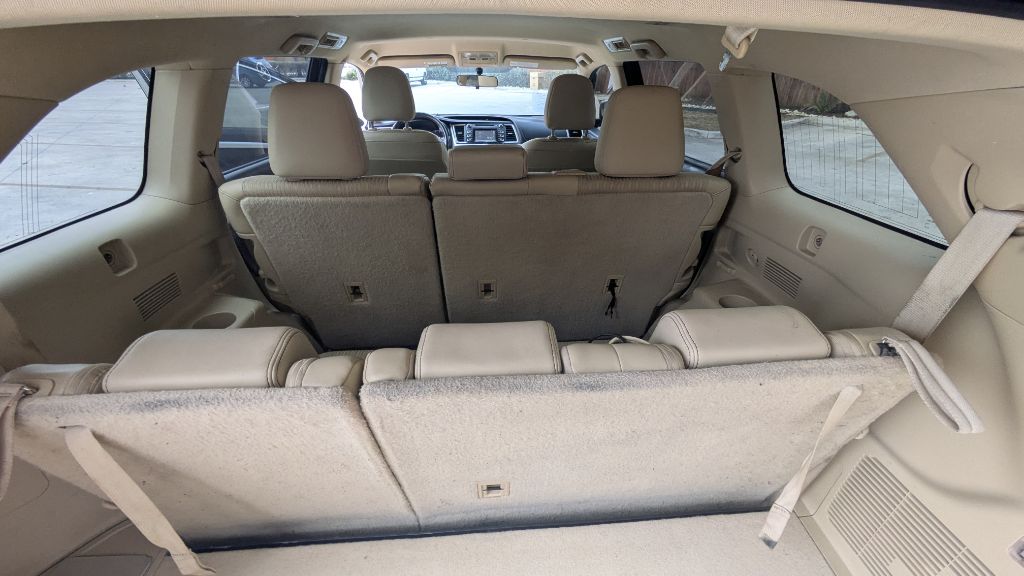 Photo 15 of this TOYOTA HIGHLANDER