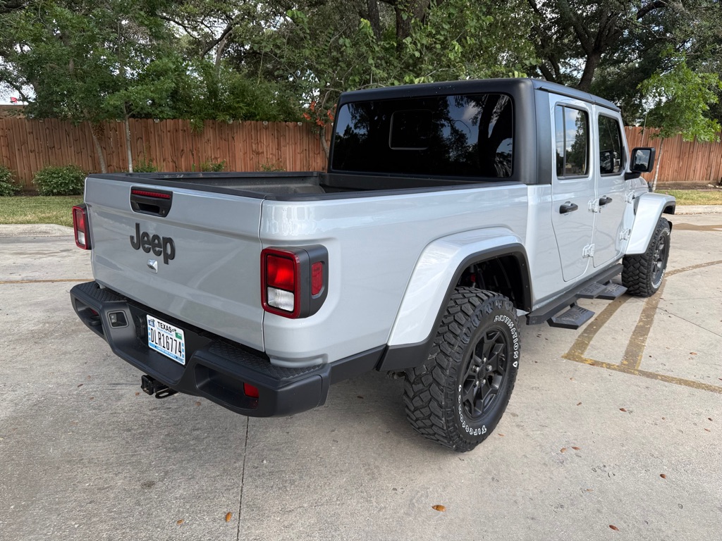Photo 9 of this JEEP GLADIATOR