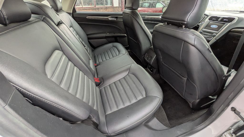 Photo 6 of this FORD FUSION