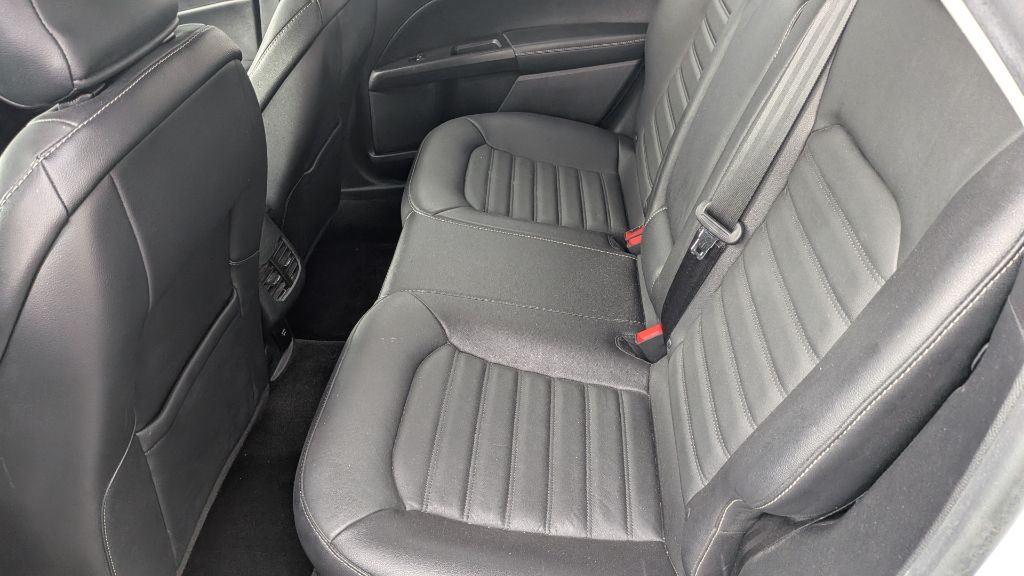 Photo 9 of this FORD FUSION