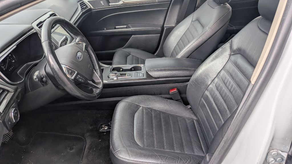 Photo 11 of this FORD FUSION
