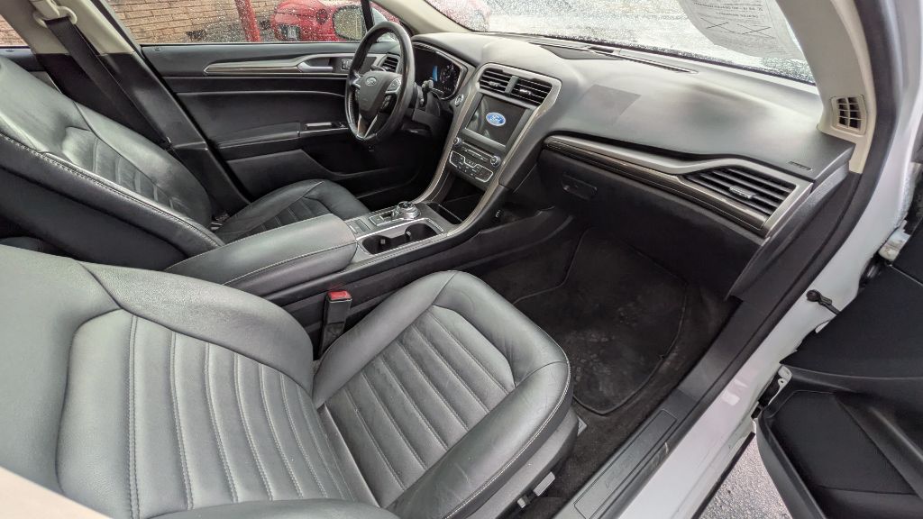 Photo 8 of this FORD FUSION