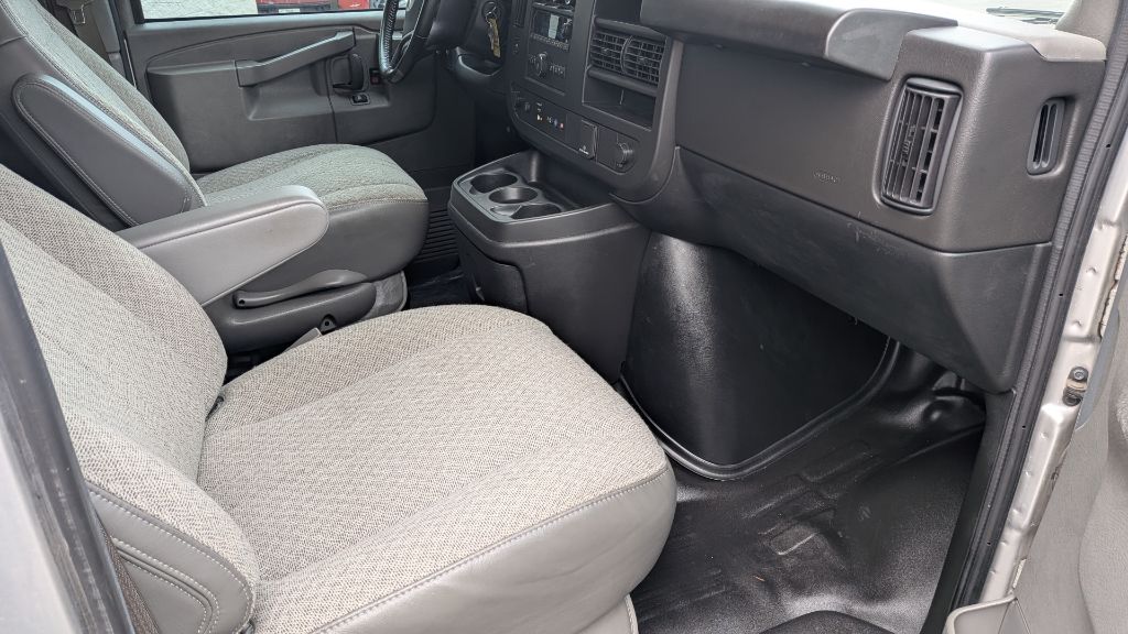 Photo 11 of this CHEVROLET EXPRESS G2500