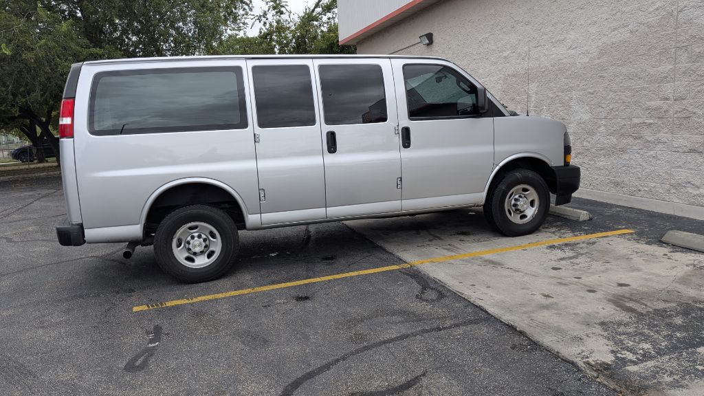 Photo 6 of this CHEVROLET EXPRESS G2500