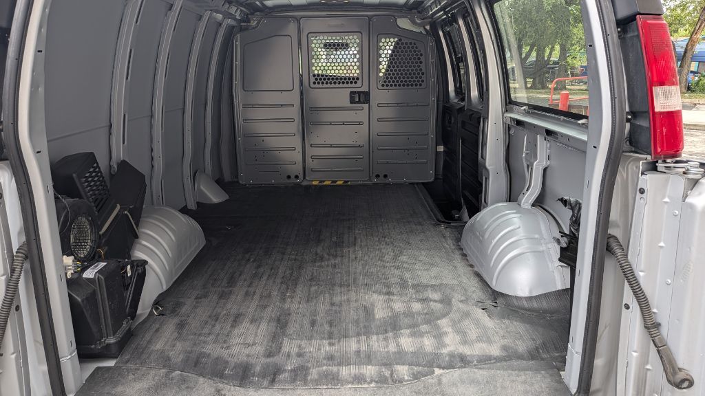 Photo 14 of this CHEVROLET EXPRESS G2500
