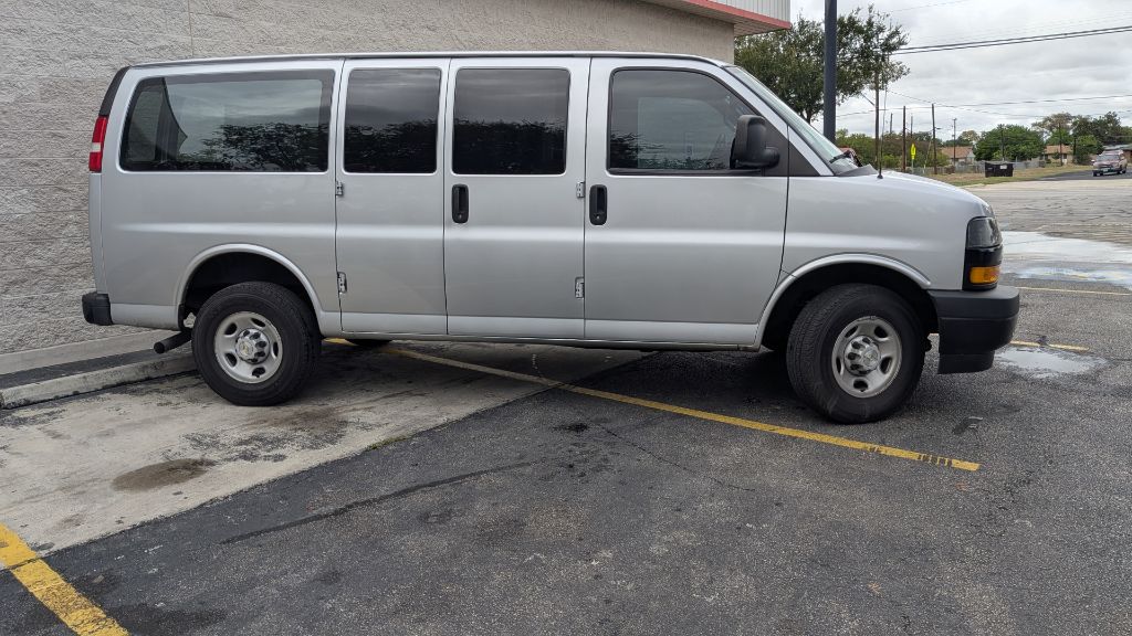 Photo 12 of this CHEVROLET EXPRESS G2500