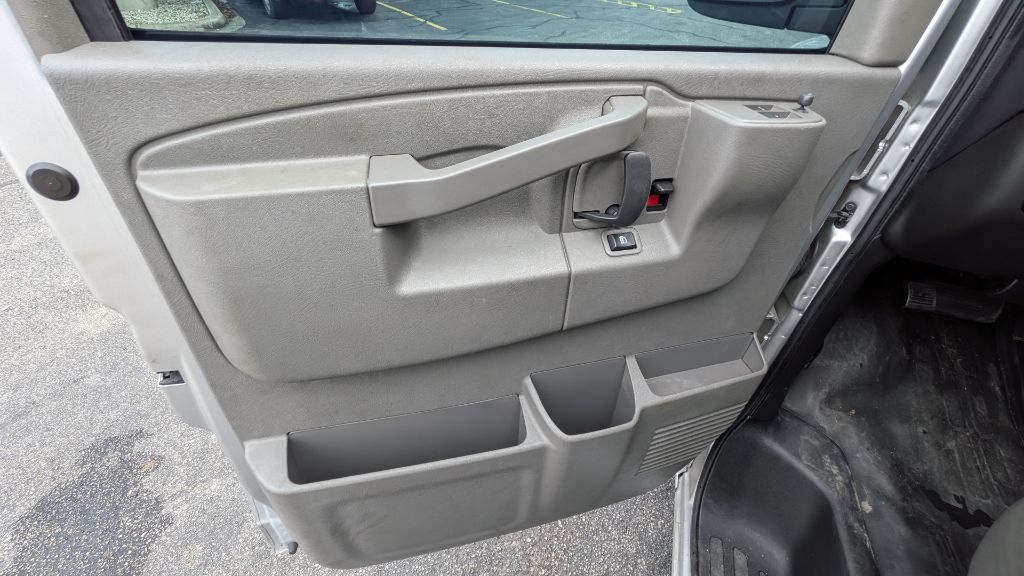 Photo 16 of this CHEVROLET EXPRESS G2500