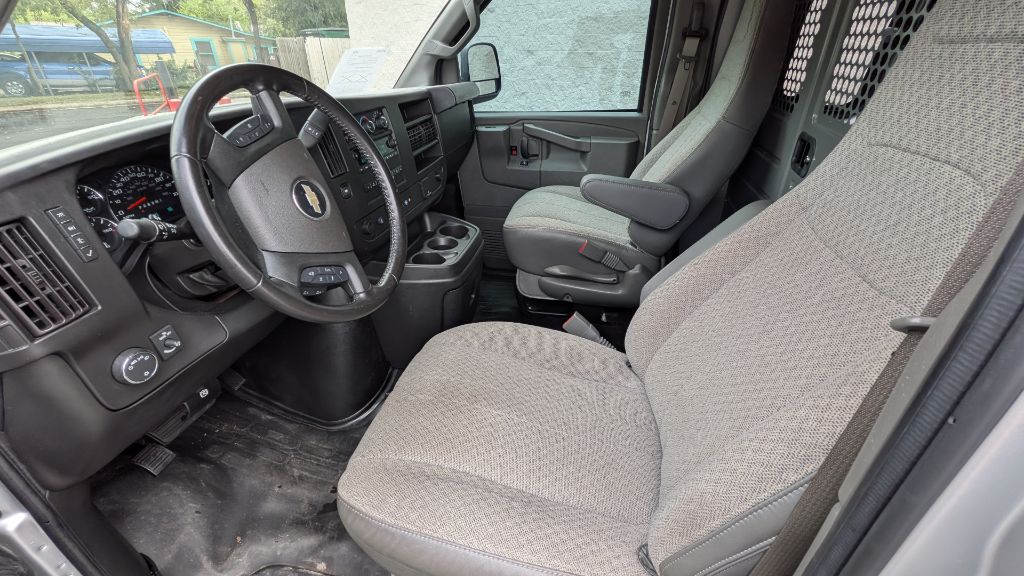 Photo 18 of this CHEVROLET EXPRESS G2500
