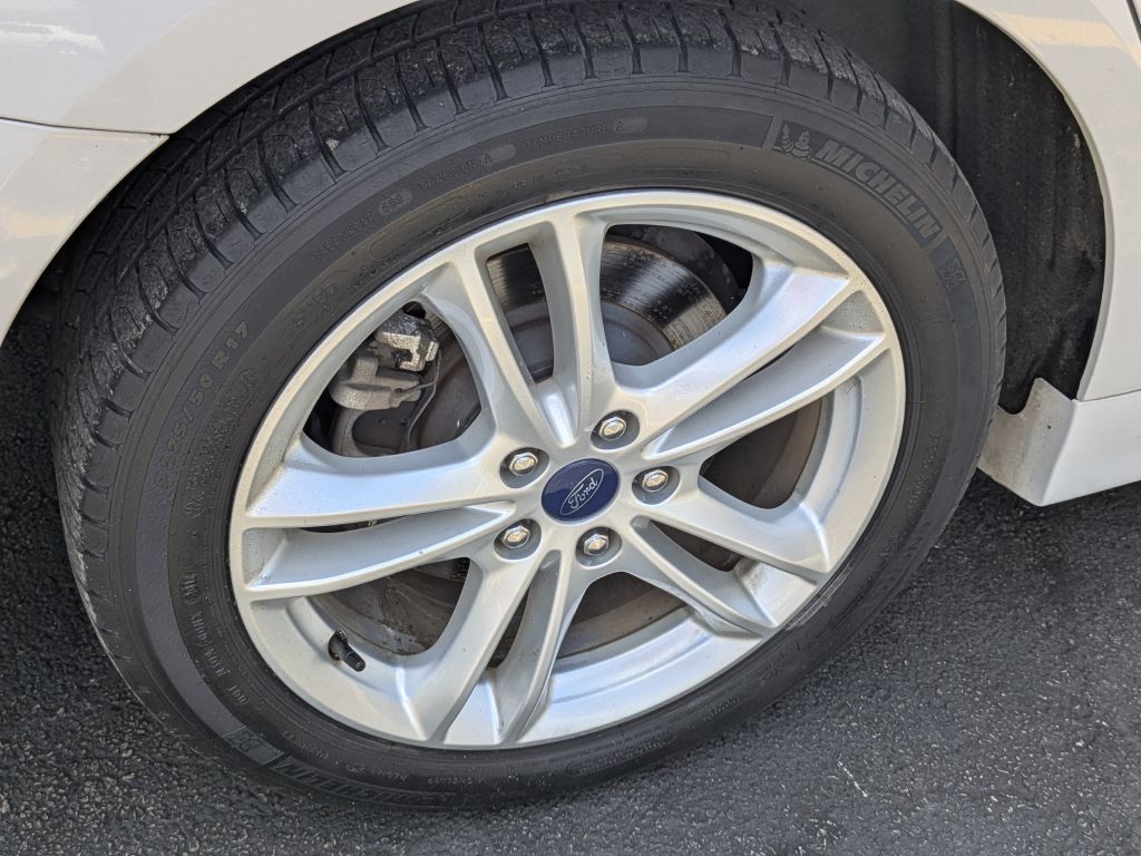 Photo 14 of this FORD FUSION