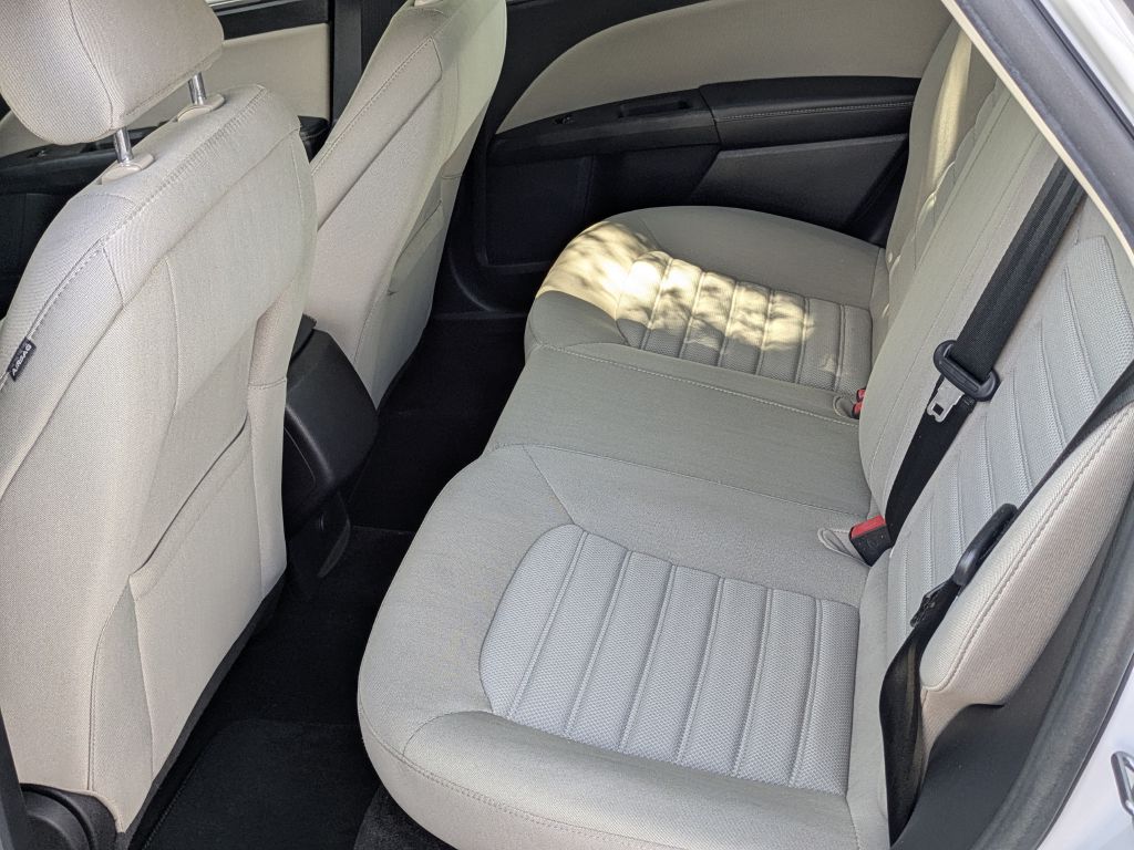 Photo 19 of this FORD FUSION