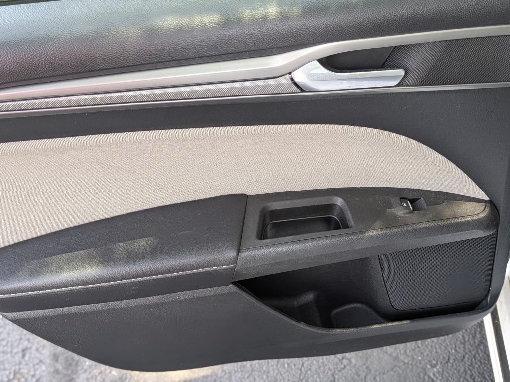 Photo 20 of this FORD FUSION