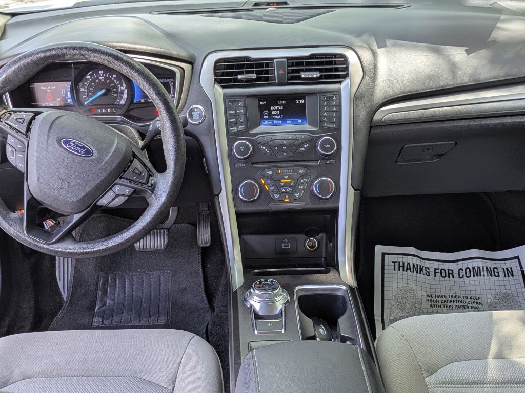 Photo 21 of this FORD FUSION