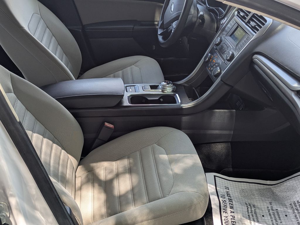Photo 22 of this FORD FUSION