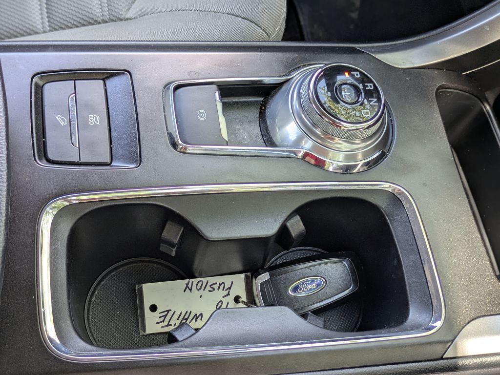 Photo 26 of this FORD FUSION