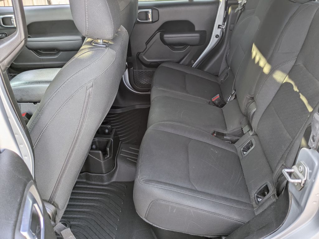 Photo 14 of this JEEP GLADIATOR