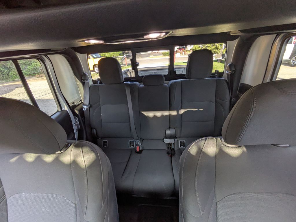 Photo 16 of this JEEP GLADIATOR