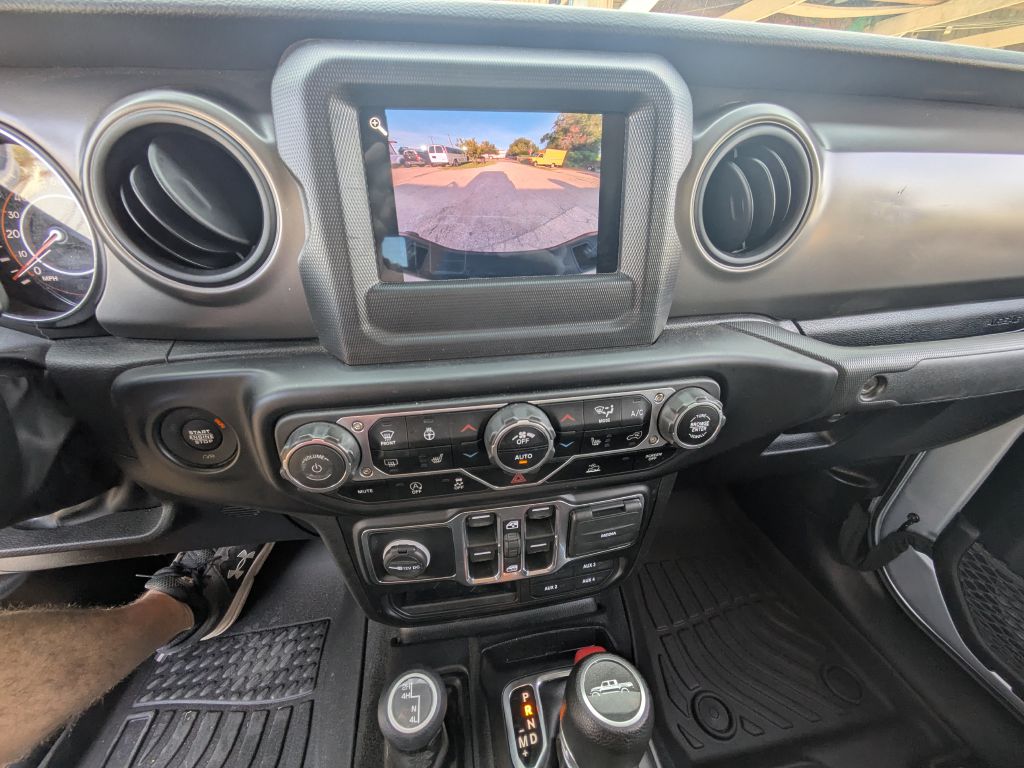 Photo 17 of this JEEP GLADIATOR